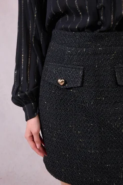 Falda corta detalle corazones