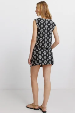 Falda corta estampado &eacute;tinico