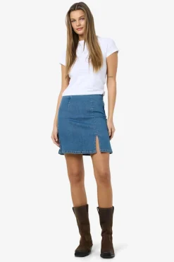 Falda corta vaquera con abertura lateral