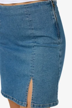 Falda corta vaquera con abertura lateral