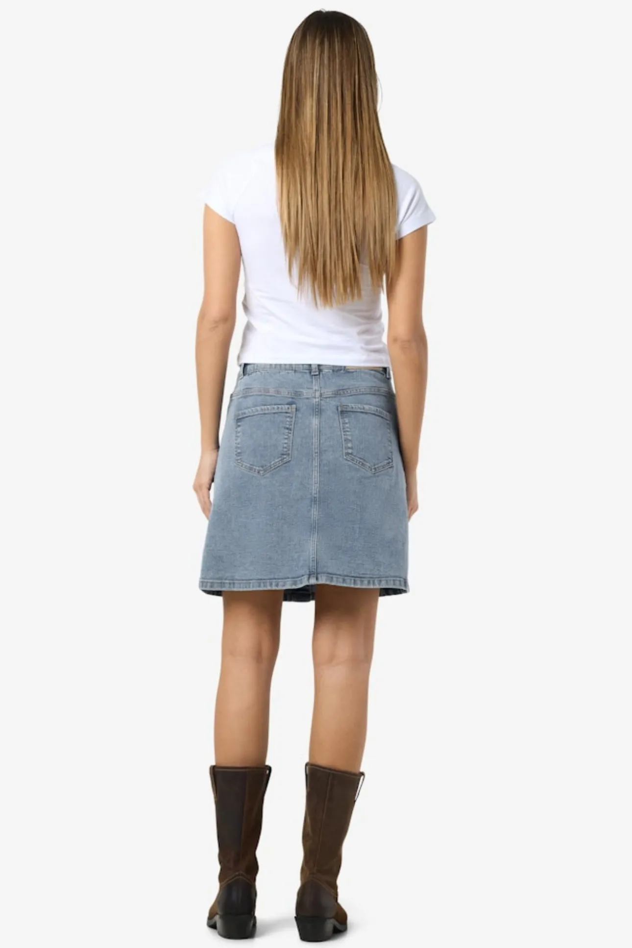 Falda corta vaquera con detalle de botones