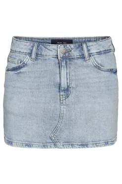 Falda corta vaquera con efecto desgastado