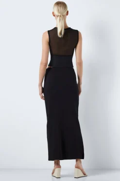 Falda larga al cuerpo