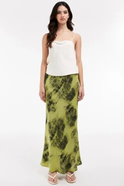 Falda larga estampada.