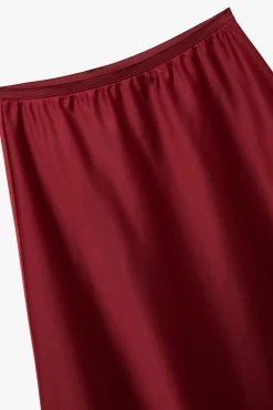 Falda midi de corte regular con cintura est&aacute;ndar