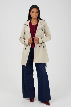 Gabardina con cintur&oacute;n y botones