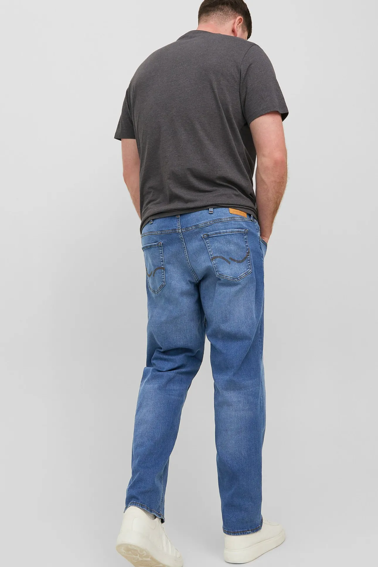 Jeans corte recto cinco bolsillos