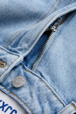 Jeans cropped tiro alto lavado