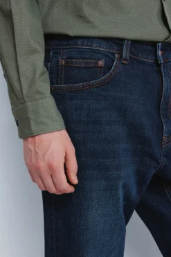 Jeans lavado oscuro straight fit