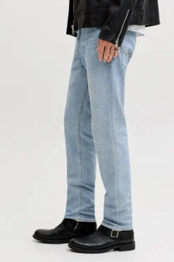 Jeans regular tiro medio lavado