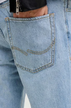 Jeans regular tiro medio lavado