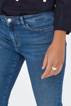 Jeans slim bajo vuelto