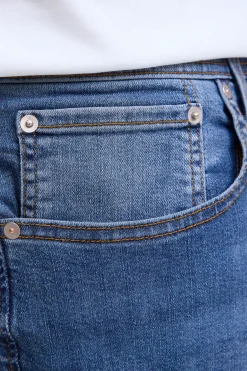 Jeans slim fit cinco bolsillos