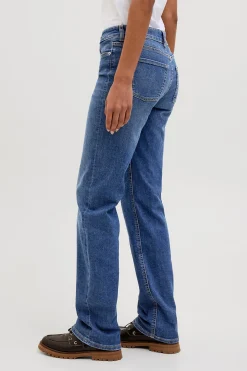 Jeans slim tiro medio