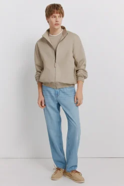 Jeans ultra ligero lavado medio straight fit