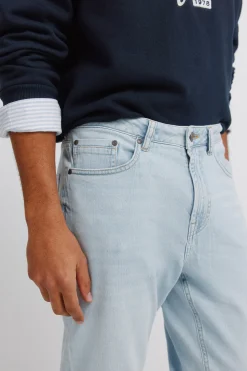 Jeans ultraligero lavado claro slim fit