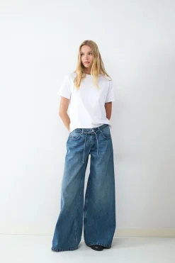 Jeans wide leg detalle cordón