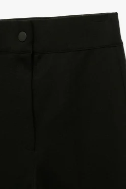 Leggings con abertura en la pierna y botones en la parte delantera