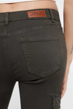 Pantal&oacute;n cargo slim fit