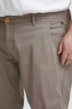 Pantal&oacute;n chino casual