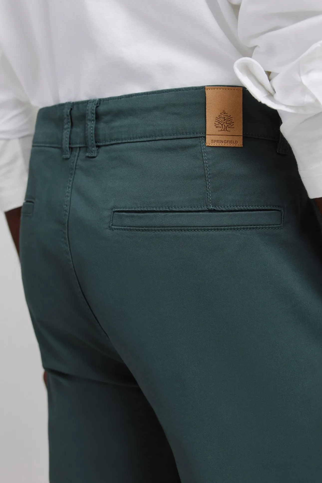 Pantal&oacute;n chino color slim fit
