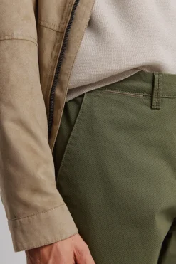 Pantal&oacute;n chino microestampado slim fit