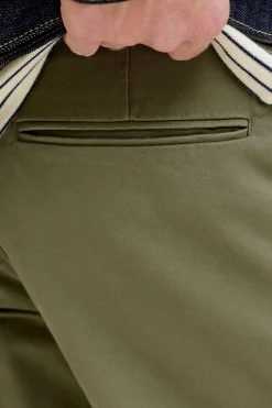 Pantal&oacute;n chino relaxed tiro medio