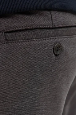 Pantal&oacute;n chino slim fit