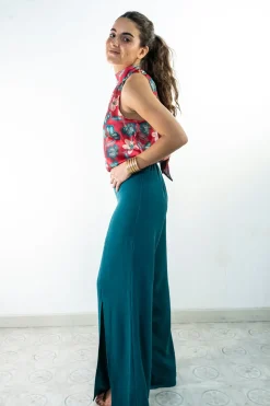 Pantal&oacute;n con aberturas