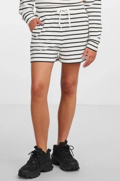 Pantal&oacute;n corto a rayas