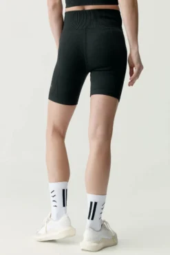 Pantal&oacute;n corto deportivo India Negro
