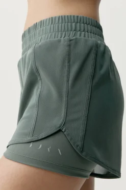 Pantal&oacute;n corto deportivo Padma 2.0 verde