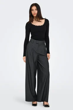 Pantal&oacute;n de traje raya diplom&aacute;tica