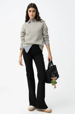 Pantal&oacute;n flare