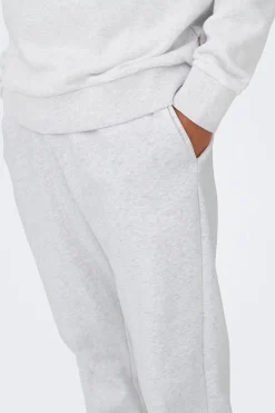 Pantal&oacute;n largo de ch&aacute;ndal