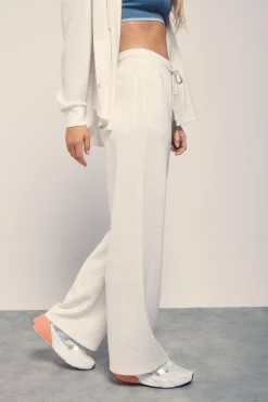 Pantal&oacute;n recto ancho tacto suave gris