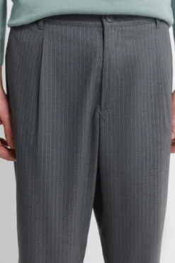 Pantal&oacute;n recto rayas relaxed fit