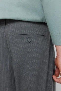 Pantal&oacute;n recto rayas relaxed fit