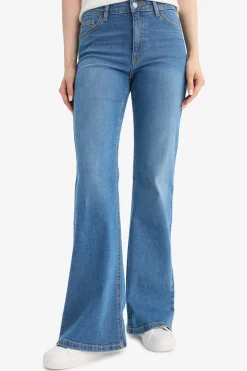 Pantal&oacute;n vaquero acampanado