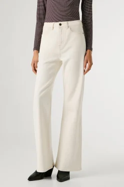 Pantal&oacute;n vaquero acampanado tiro alto