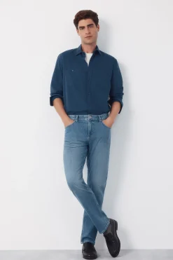 Pantal&oacute;n vaquero ligero regular fit