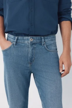 Pantal&oacute;n vaquero ligero regular fit