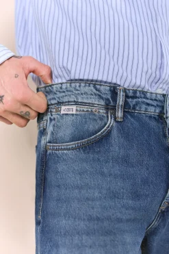 Pantal&oacute;n vaquero new straight fit