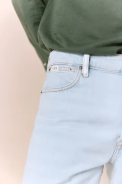 Pantal&oacute;n vaquero new straight fit