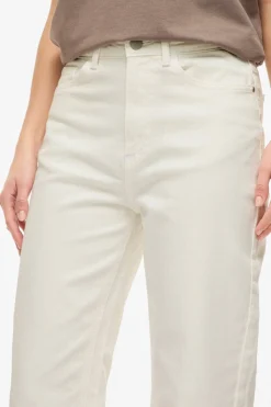 Pantal&oacute;n vaquero recto con cintura alta