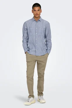 Pantalon chino de hombre slim fit.