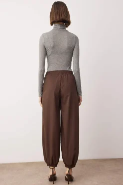 Pantalones bombachos flu&iacute;dos