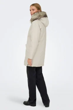 Parka con capucha con pelo