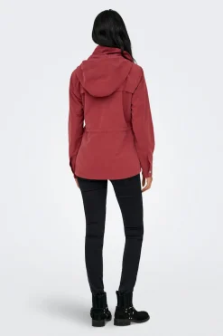 Parka corta con capucha