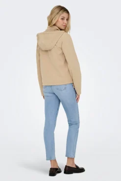 Parka corta con capucha